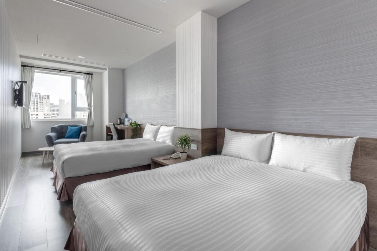 Hotel Brown - Zhongzheng Tainan Bagian luar foto