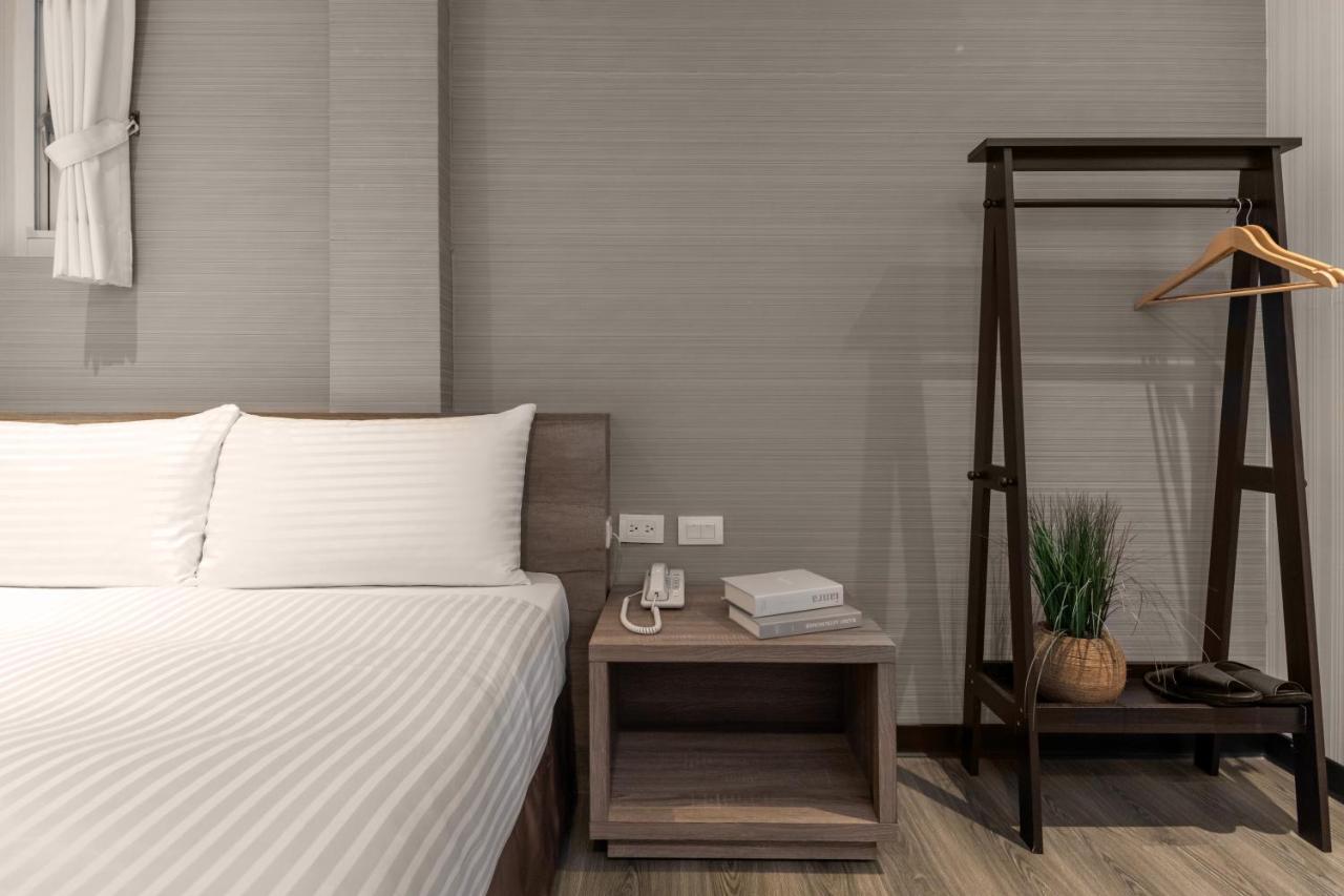 Hotel Brown - Zhongzheng Tainan Bagian luar foto