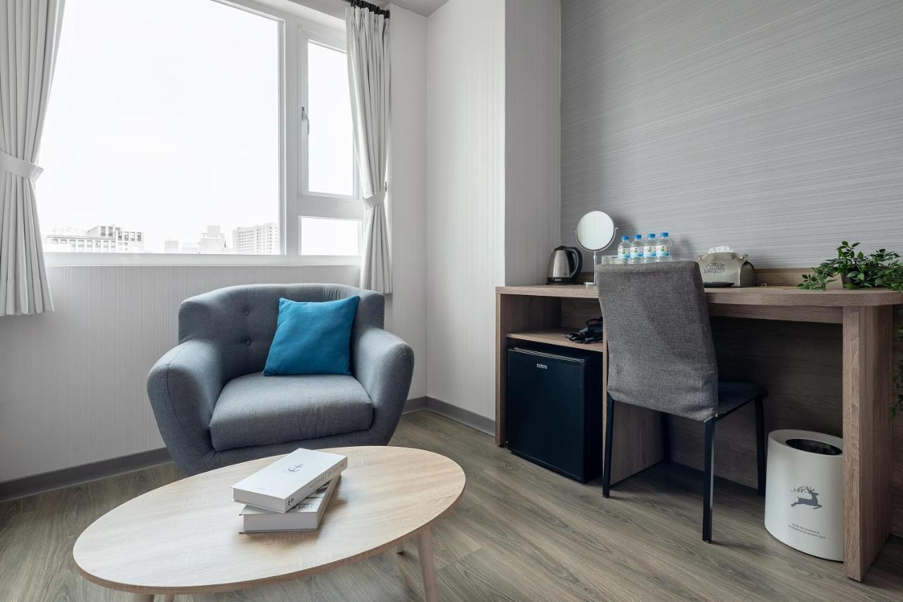 Hotel Brown - Zhongzheng Tainan Bagian luar foto