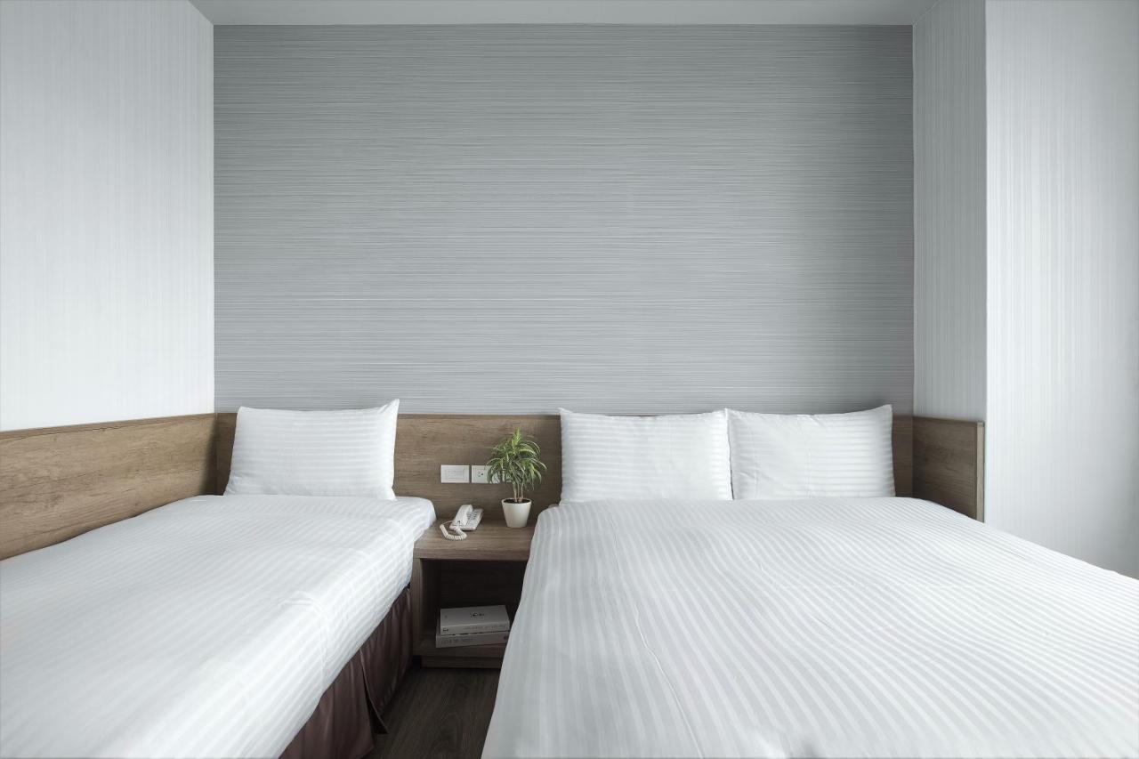 Hotel Brown - Zhongzheng Tainan Bagian luar foto