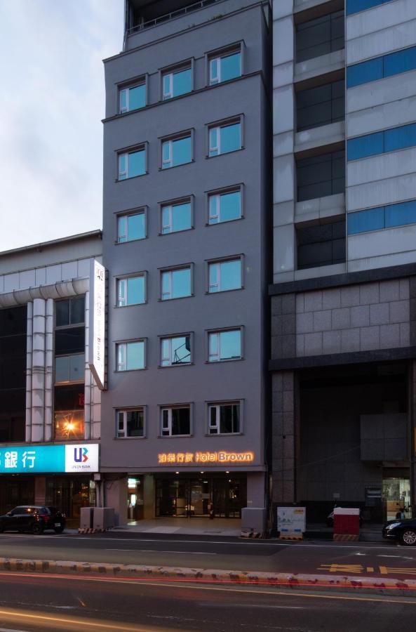 Hotel Brown - Zhongzheng Tainan Bagian luar foto