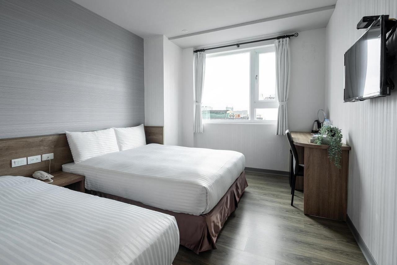 Hotel Brown - Zhongzheng Tainan Bagian luar foto
