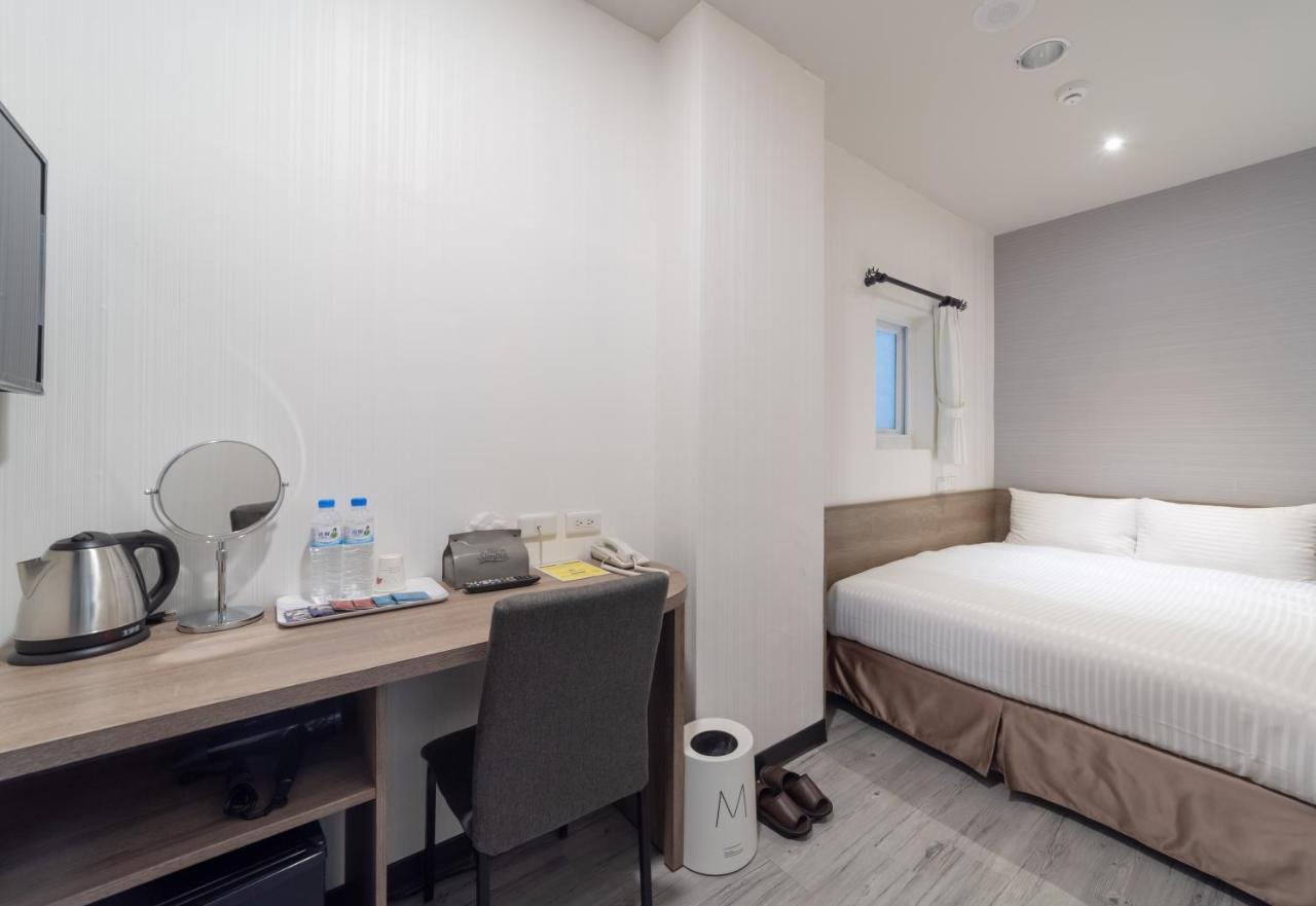 Hotel Brown - Zhongzheng Tainan Bagian luar foto