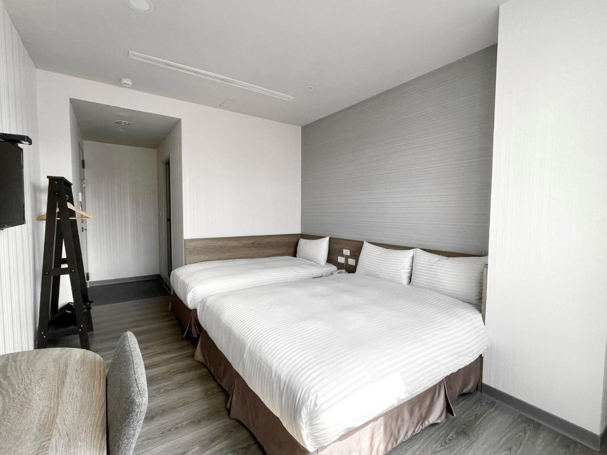 Hotel Brown - Zhongzheng Tainan Bagian luar foto