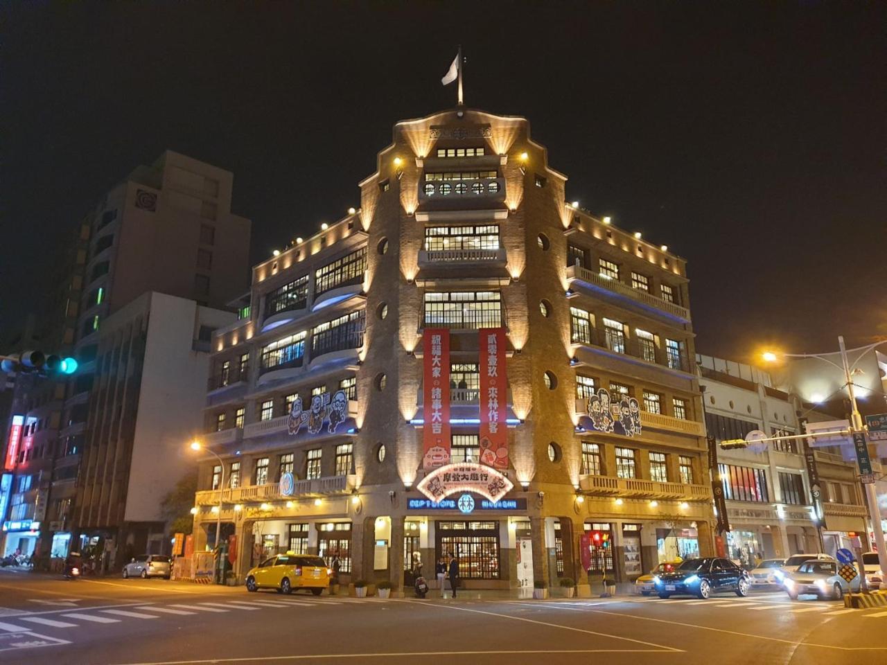 Hotel Brown - Zhongzheng Tainan Bagian luar foto