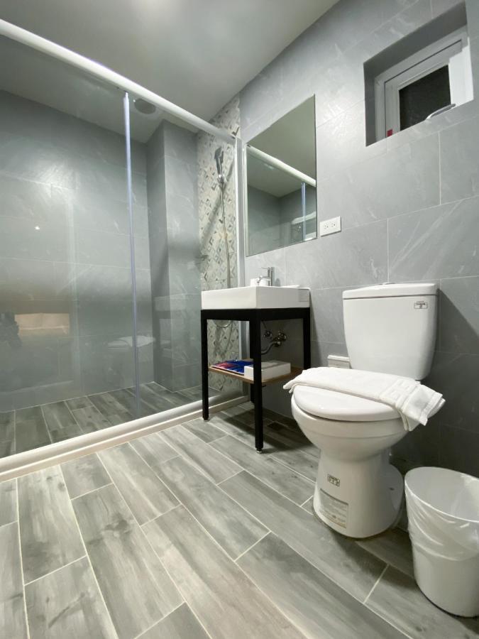 Hotel Brown - Zhongzheng Tainan Bagian luar foto
