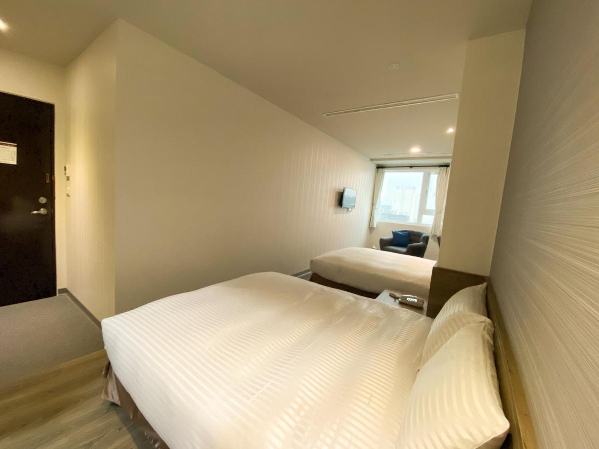 Hotel Brown - Zhongzheng Tainan Bagian luar foto